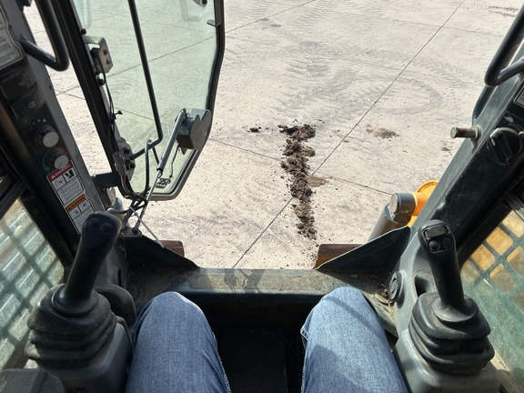 2015 Ezee-On 3300v Skid Steer Loader