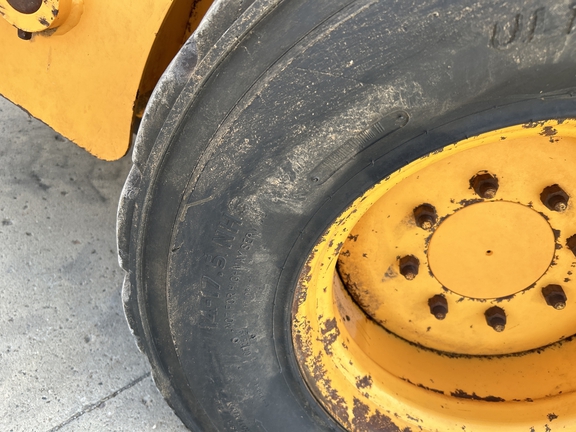 2015 Ezee-On 3300v Skid Steer Loader