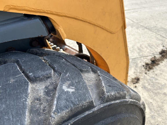 2015 Ezee-On 3300v Skid Steer Loader