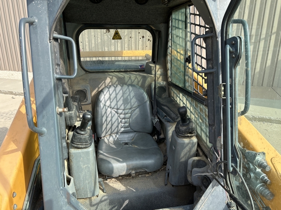 2015 Ezee-On 3300v Skid Steer Loader