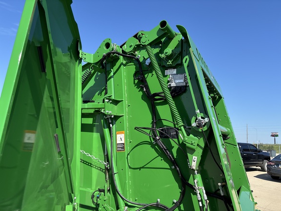 2023 John Deere 560R Baler/Round