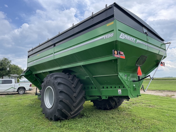 2021 Brent 1196 Grain Cart