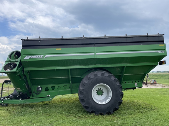 2021 Brent 1196 Grain Cart