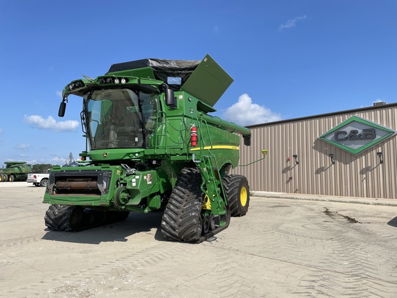 2022 John Deere S790 Combine