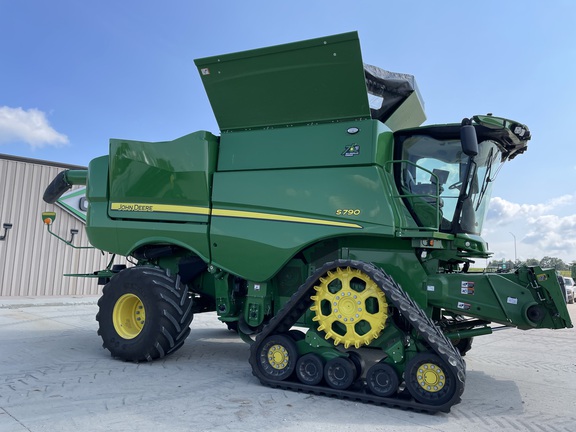 2022 John Deere S790 Combine