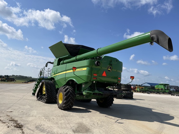 2022 John Deere S790 Combine