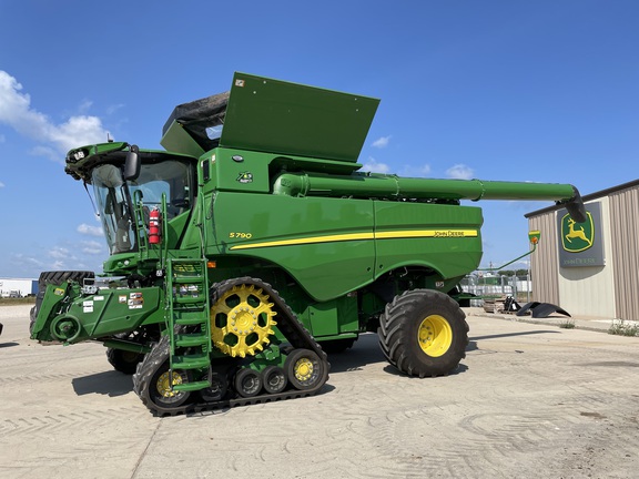 2022 John Deere S790 Combine