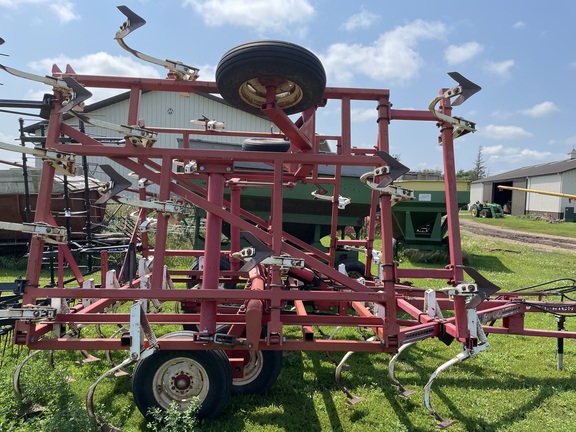 Wil-Rich 2800 Field Cultivator