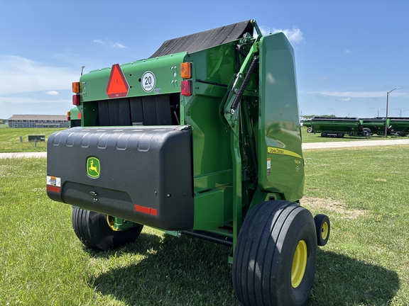 2022 John Deere 560M Baler/Round
