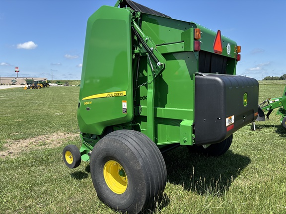 2022 John Deere 560M Baler/Round