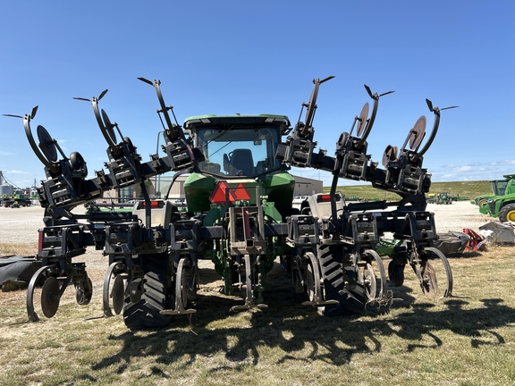 Hiniker 1000 Field Cultivator