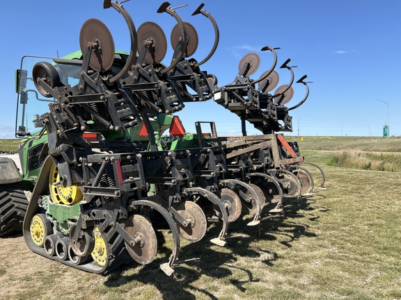 Hiniker 1000 Field Cultivator