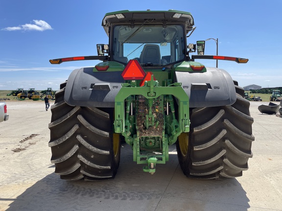 2022 John Deere 8R 370 Tractor