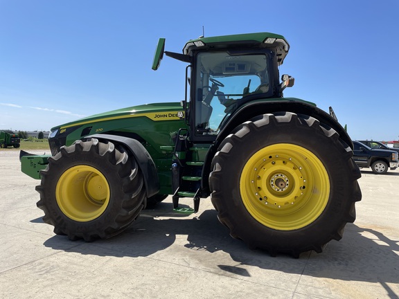 2022 John Deere 8R 370 Tractor