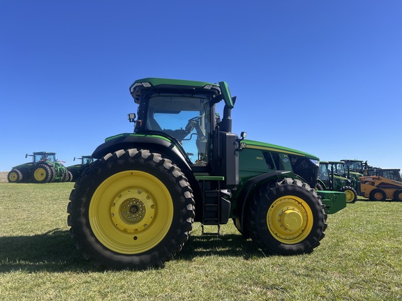 2022 John Deere 7R 350 Tractor