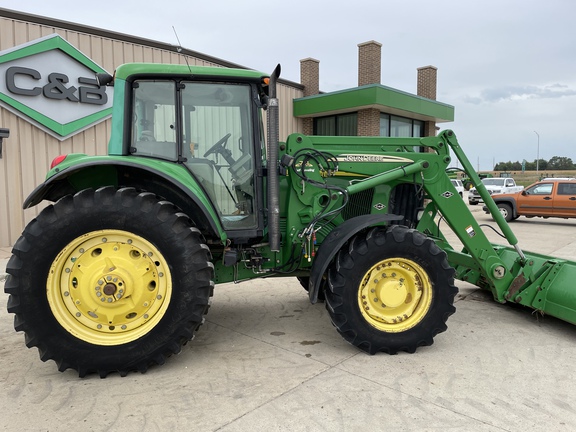 2004 John Deere 7420 Tractor