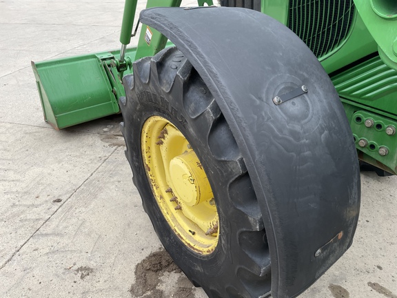 2004 John Deere 7420 Tractor