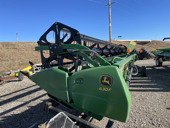 2009 John Deere 630F Header Combine