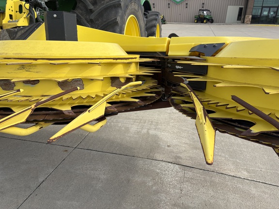 2023 John Deere 772 Header Forage