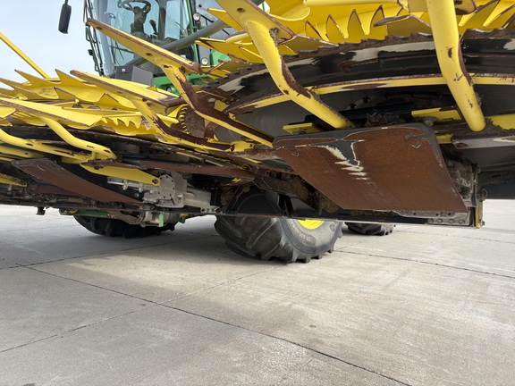 2023 John Deere 772 Header Forage