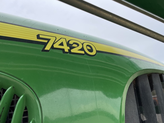 2004 John Deere 7420 Tractor