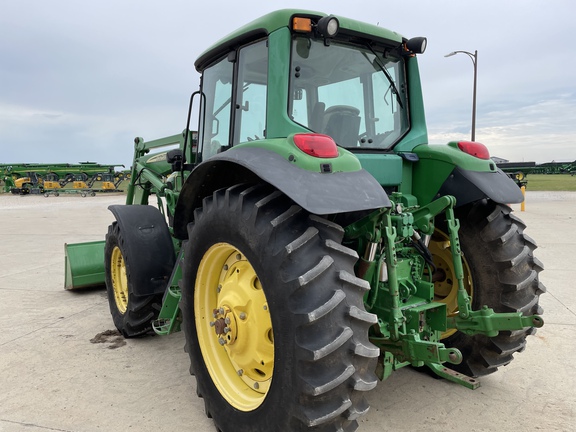 2004 John Deere 7420 Tractor