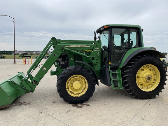 2004 John Deere 7420 Tractor