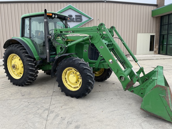 2004 John Deere 7420 Tractor