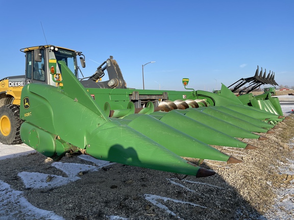 2010 John Deere 608C Header Corn Head