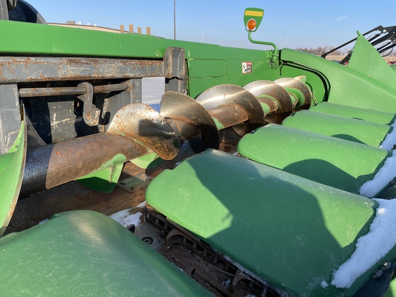 2010 John Deere 608C Header Corn Head