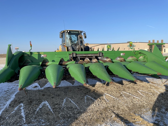 2010 John Deere 608C Header Corn Head