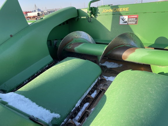 2010 John Deere 608C Header Corn Head