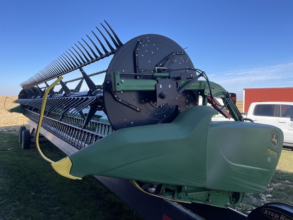 2019 John Deere 735FD Header Combine