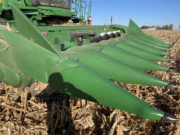 2013 John Deere 608C Header Corn Head