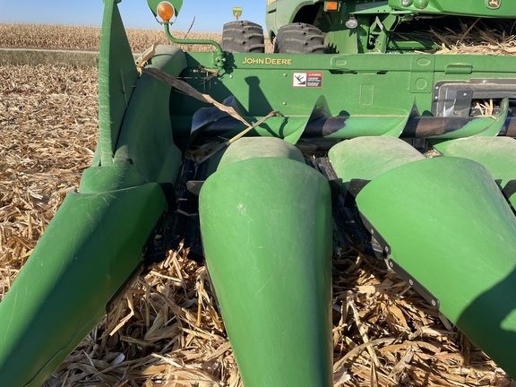 2013 John Deere 608C Header Corn Head