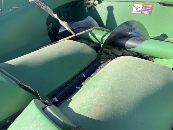 2013 John Deere 608C Header Corn Head