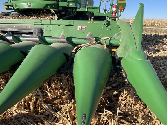 2013 John Deere 608C Header Corn Head