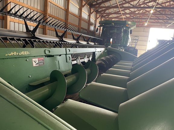 2014 John Deere 608C Header Corn Head