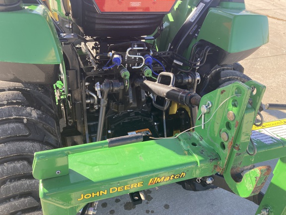 2020 John Deere 2032R Tractor Compact