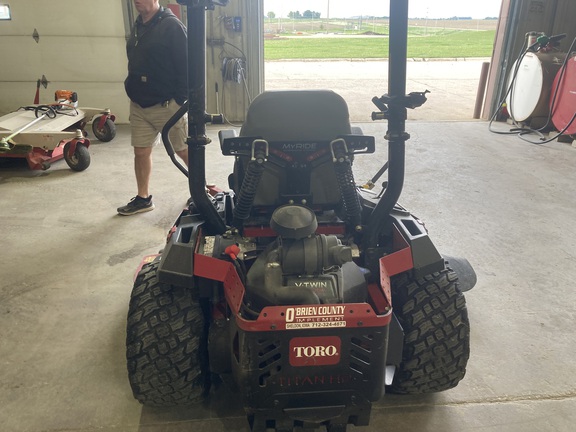 2019 Toro 2000 Series Mower/Zero Turn