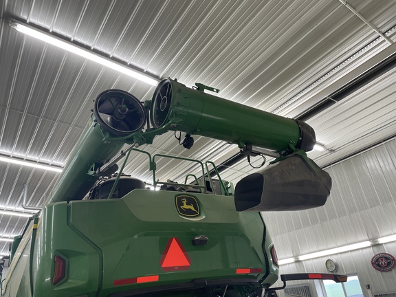2022 John Deere X9 1000 Combine