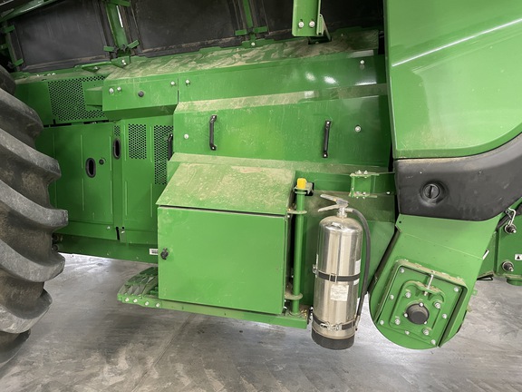 2022 John Deere X9 1000 Combine