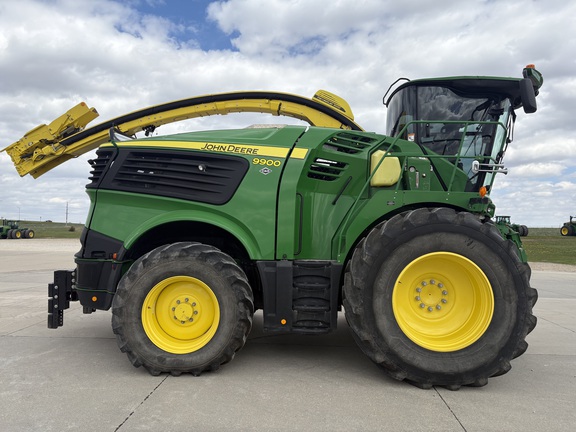 2023 John Deere 9900 Forage Harvester