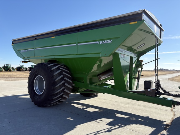 2020 Brent V1300 Grain Cart