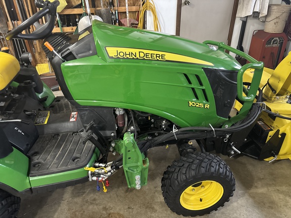 2021 John Deere 1025R Tractor Compact