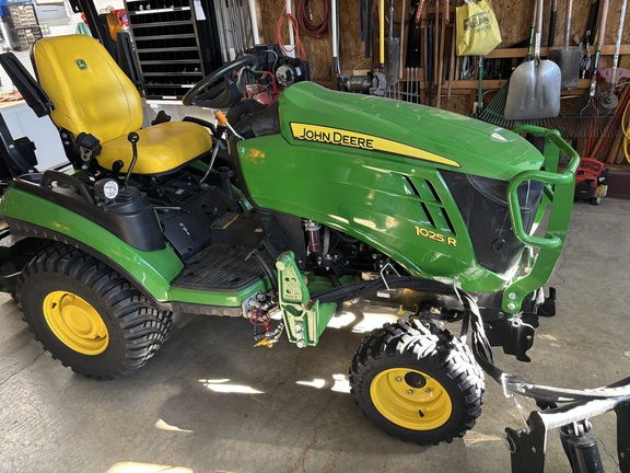 2021 John Deere 1025R Tractor Compact