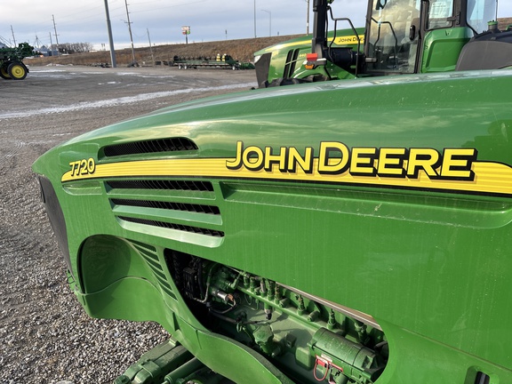 2006 John Deere 7720 Tractor