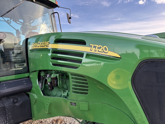 2006 John Deere 7720 Tractor