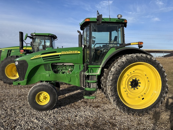2006 John Deere 7720 Tractor