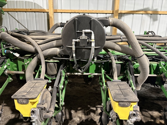 2024 John Deere 1775NT Planter